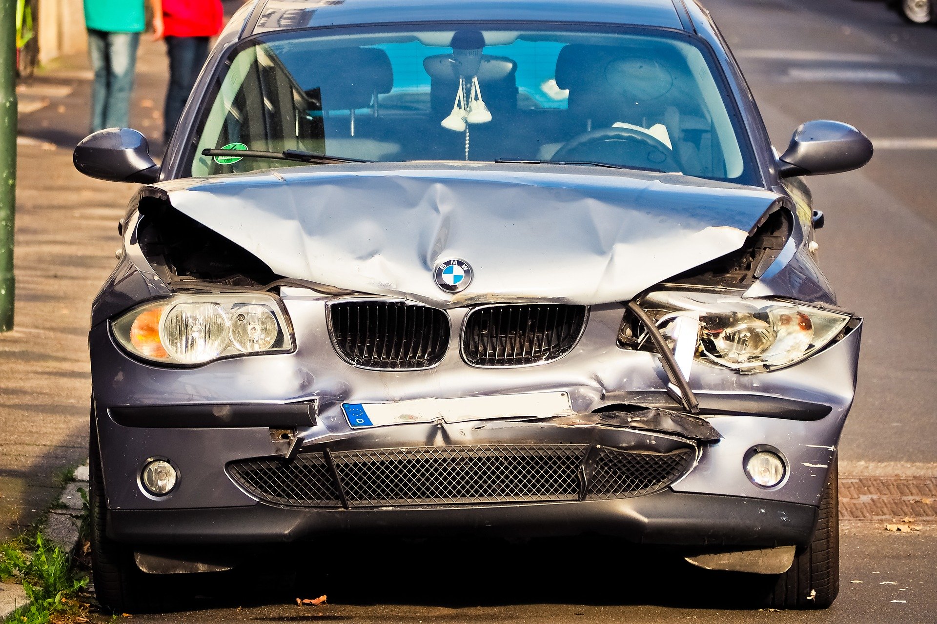 Symbolfoto Unfall Auto beschädigt