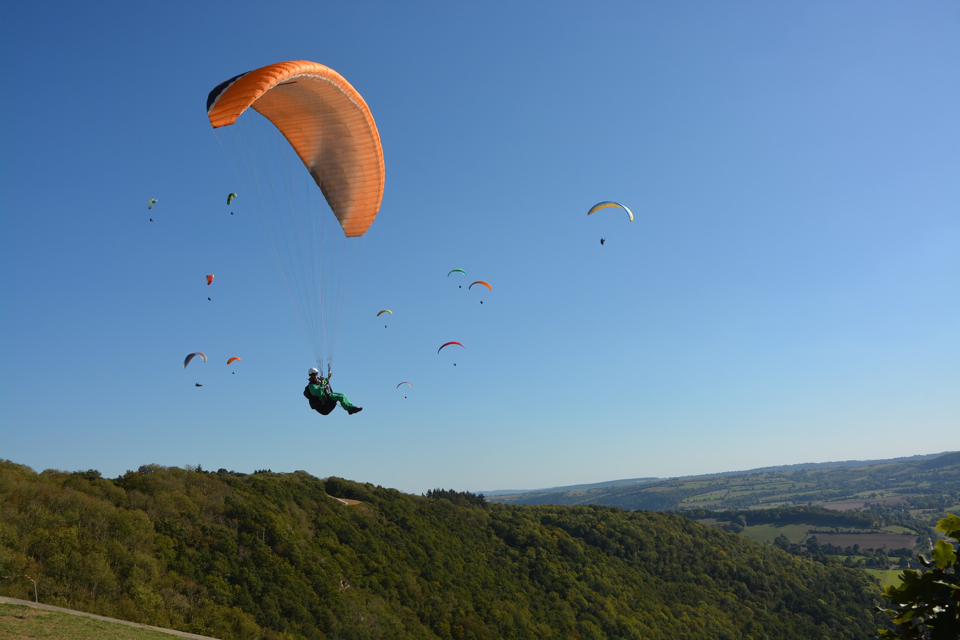 Symboldfoto Gleitschirmfliegen Hängegleiter