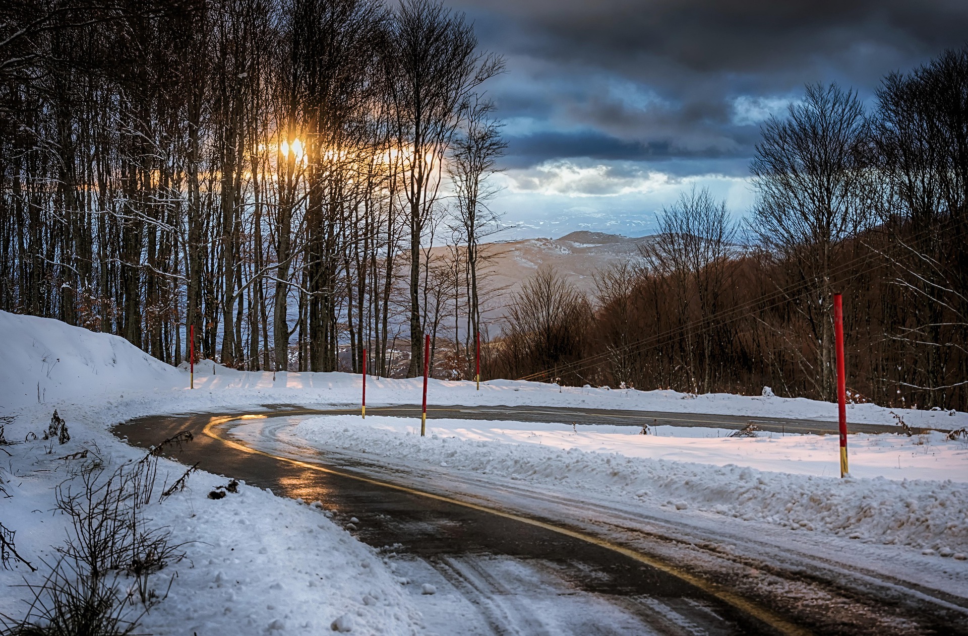 Symbolfoto Schnee Eis Strasse