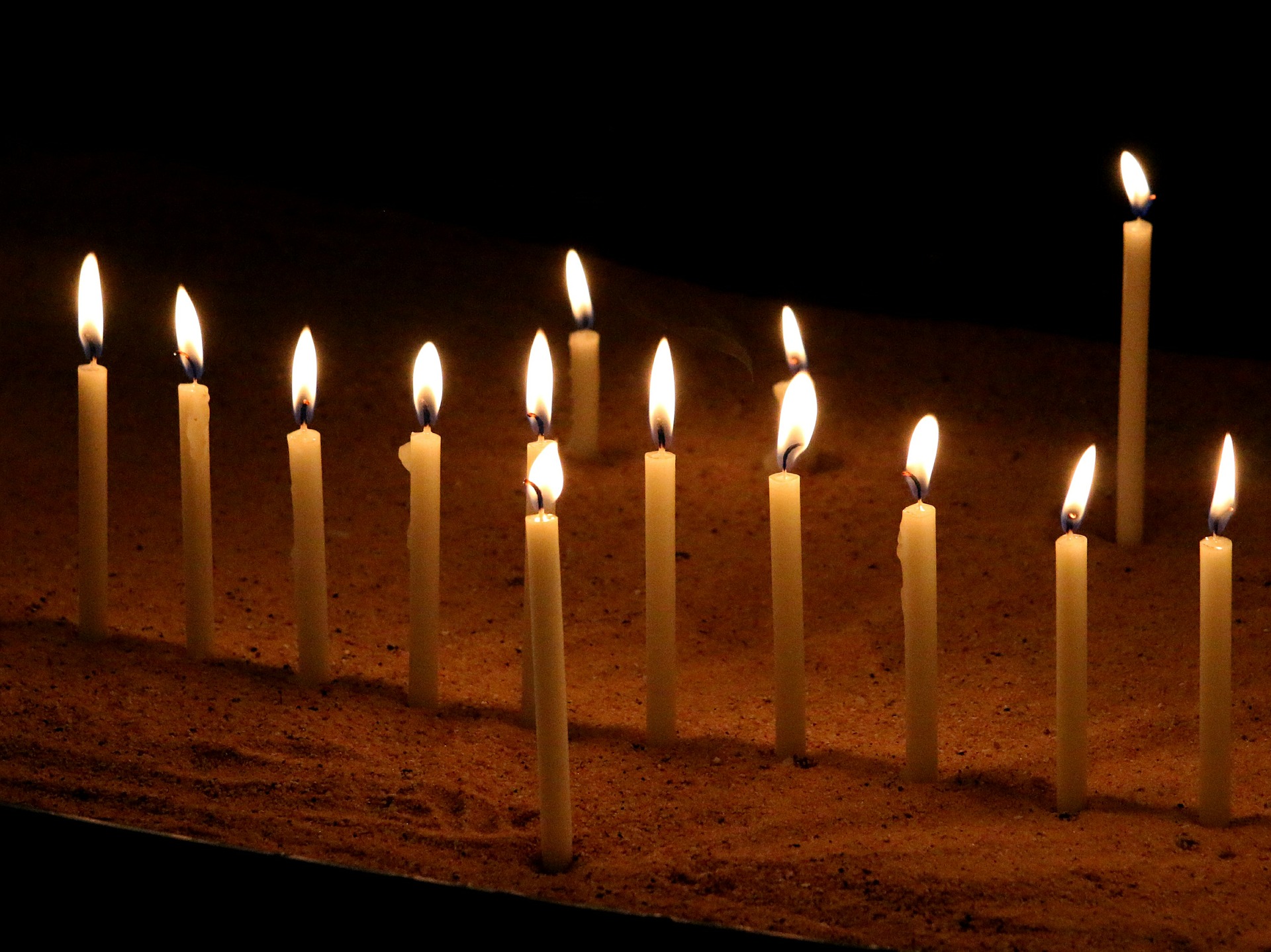 Symbolfoto Opferkerze Kirche