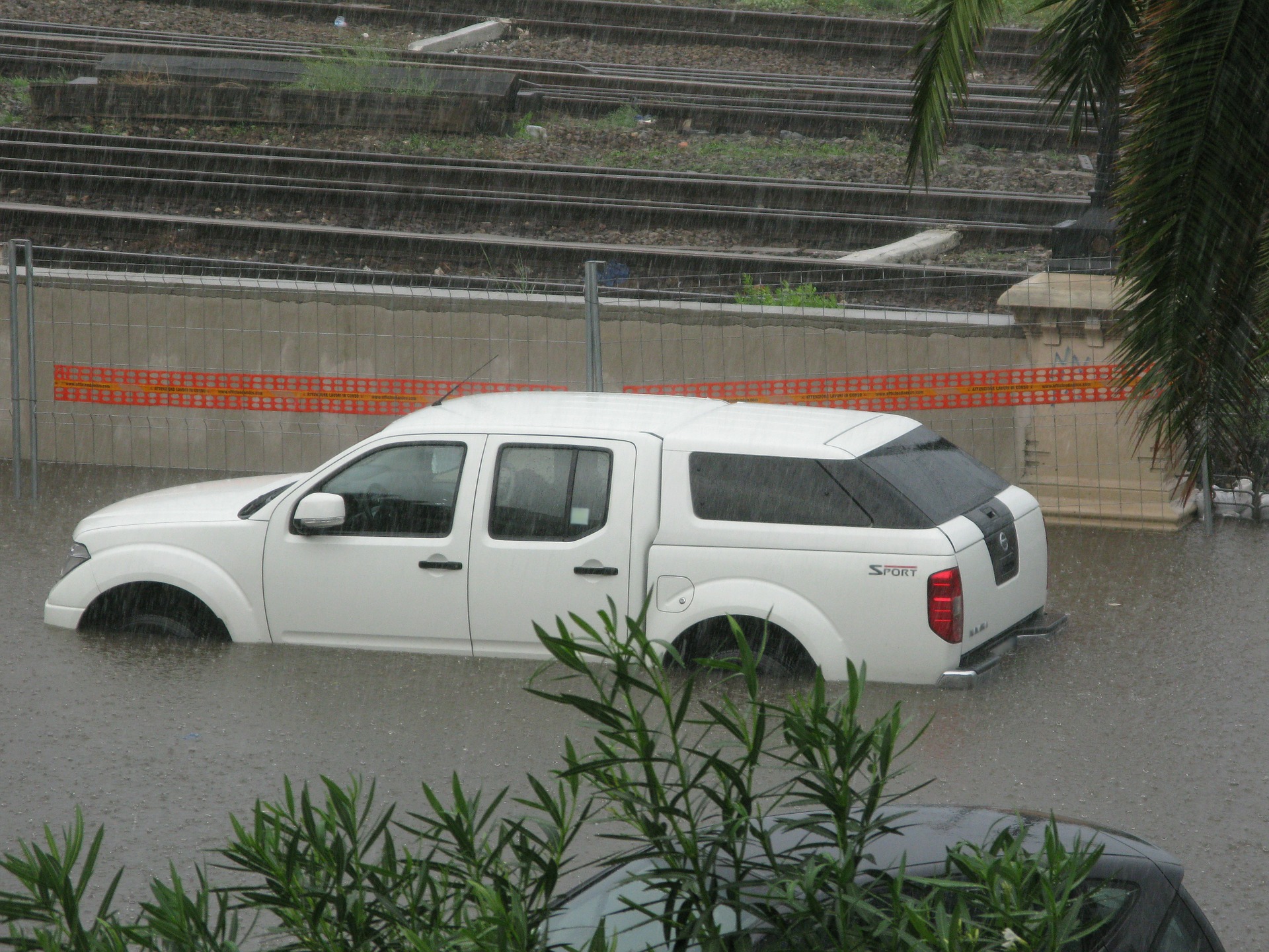 Symbolfoto Hochwasser PKW Auto