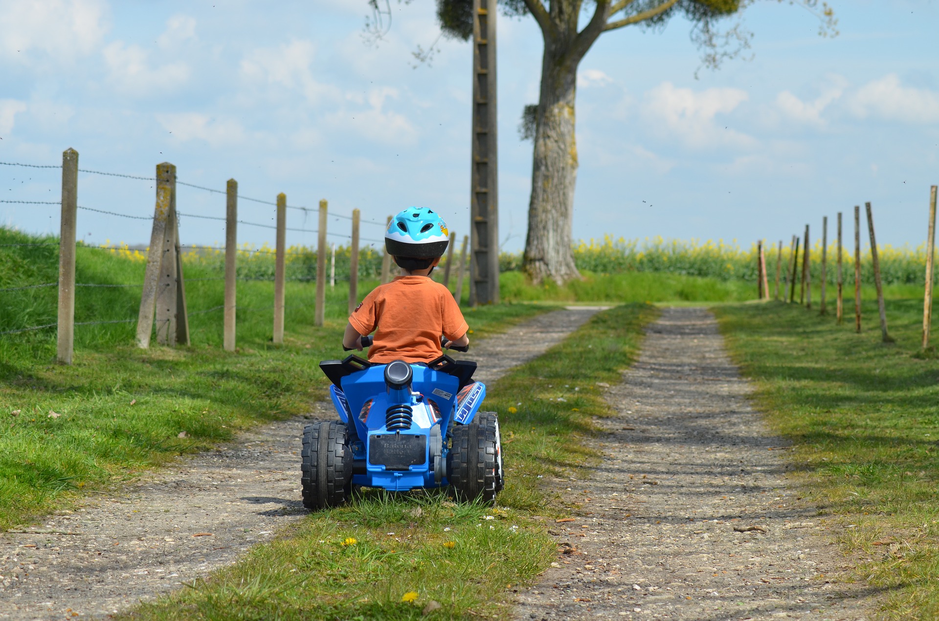 Symbolfoto Kind Quad