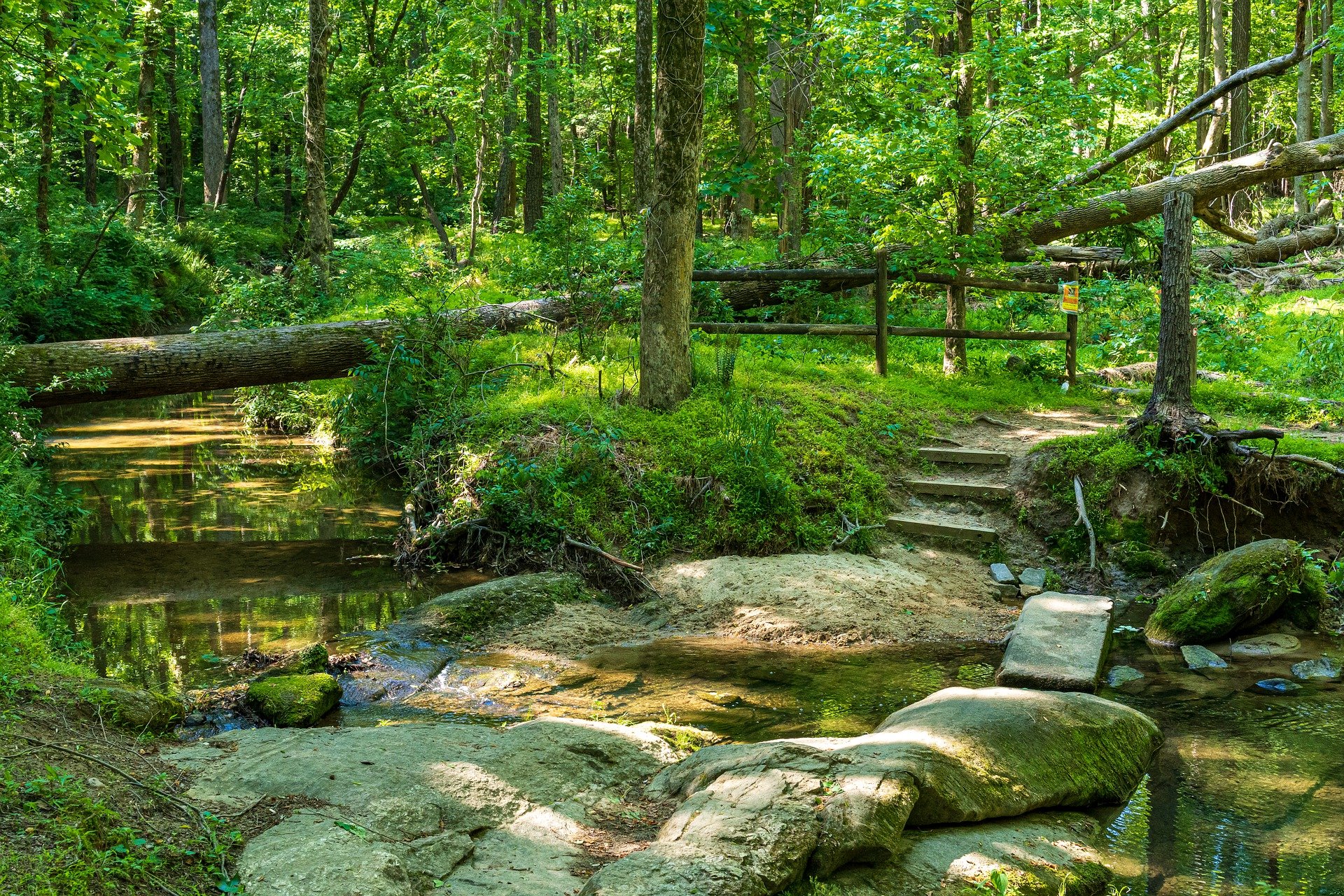 Symbolfoto Wanderweg Fluss Lieser