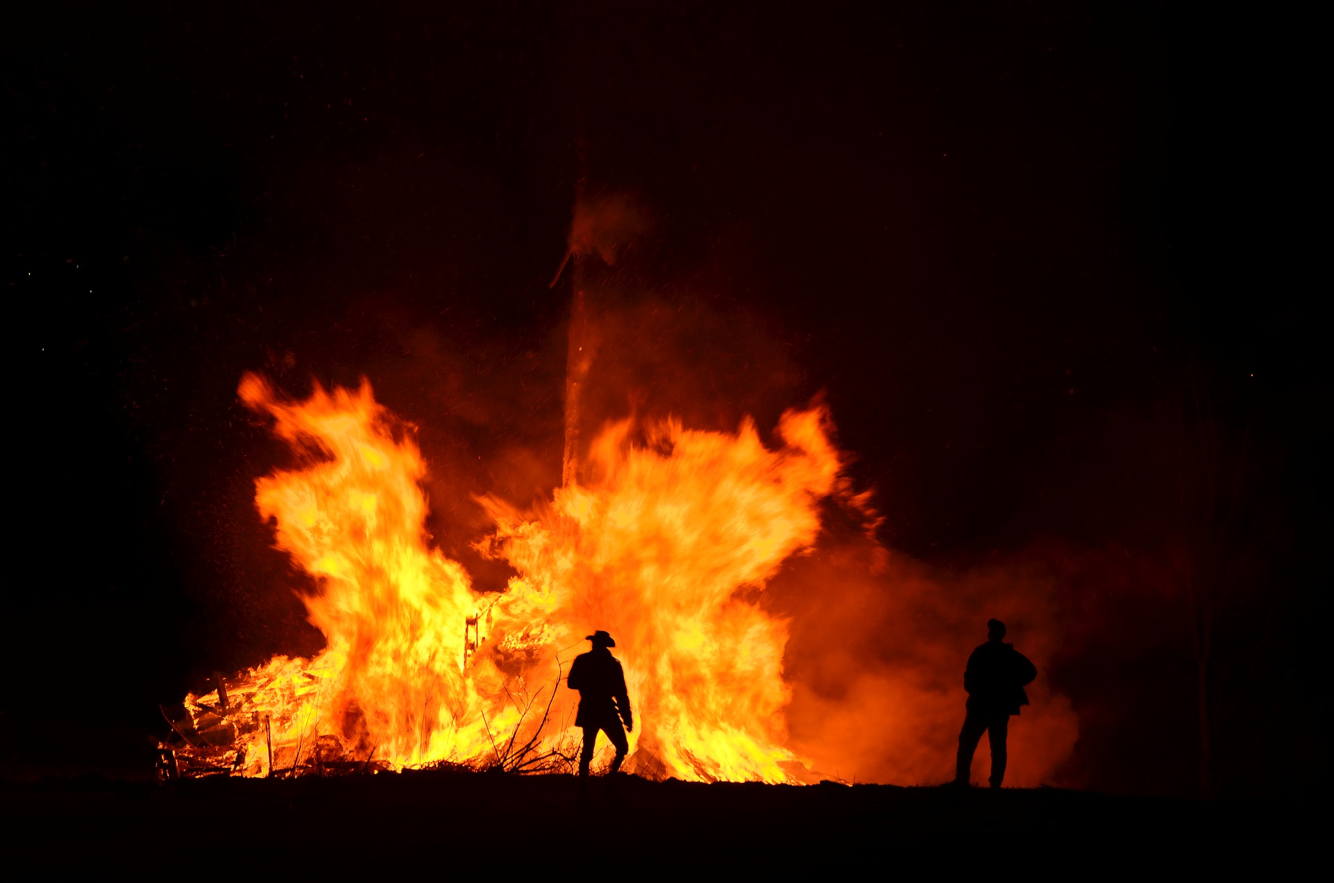 Symbolfoto Burgbrennen