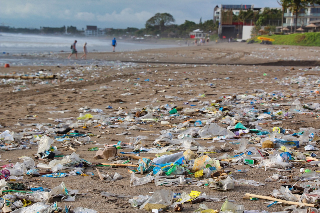 Symbolfoto Plastik Müll